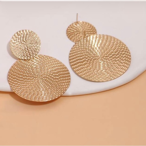 Geometric Round Metallic Alloy tiered Drop Earings - Picture 4 of 6
